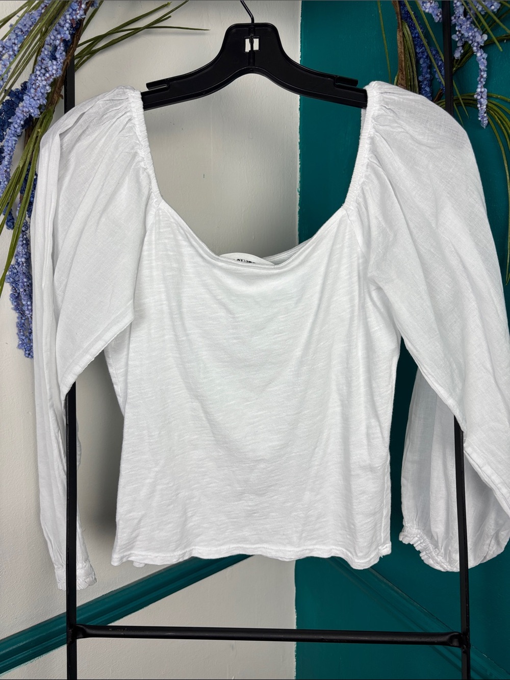 Self contrast White Scoop Neck Peasant Blouse with Puff Sleeves - Picture 7 of 7